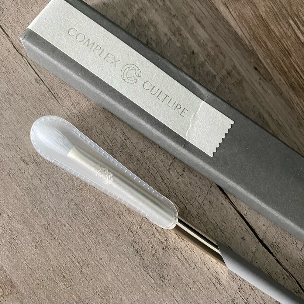complex culture • easy crease definer brush